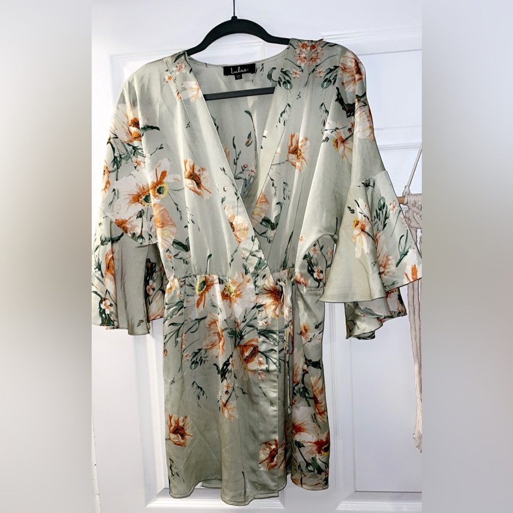 Lulu’s Give Me Love Sage Green Wrap Dress with Bell Sleeves XS - Picture 4 of 9